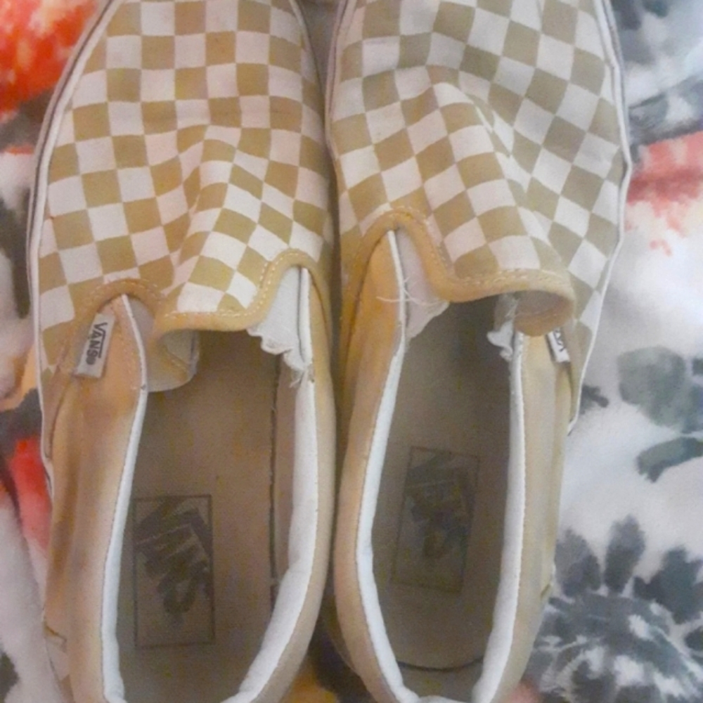 Vans olive and white checkered slip ons. Size 8.5 in men's and 10 in women's.